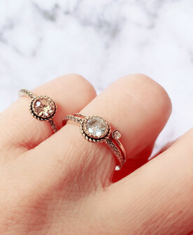 Charmin&#039;s Goudkleurige Ring Birthstone April Witte Kristal Staal Iconic Vintage R436