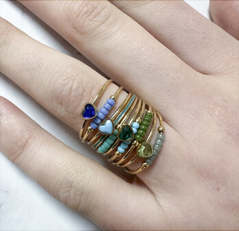 Charmin&#039;s Goudkleurige Ring met Lichtgroene Hartsteen Staal R1581 &ndash; Birthstone Augustus