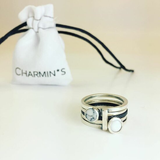 Charmin’s stapelring zilver R410 'Marble Collection'