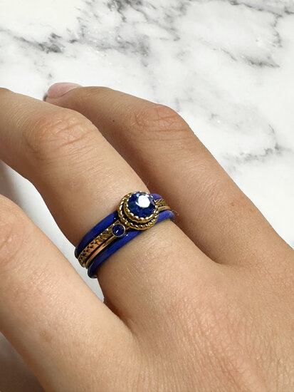 Bague empilable en émail bleu saphir foncé Charmin's en acier inoxydable - Un choix élégant R1619